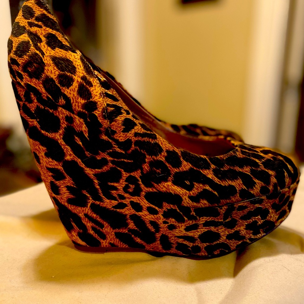 6” cheetah platform wedges